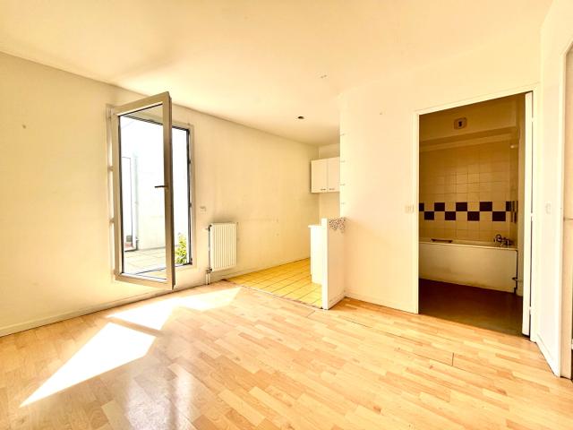 SAINT DENIS ? T2/T3 DE 39,90 m2 AVEC PATIO ET LOGGIA A 2 MIN DU METRO ET DE LA BASILIQUE