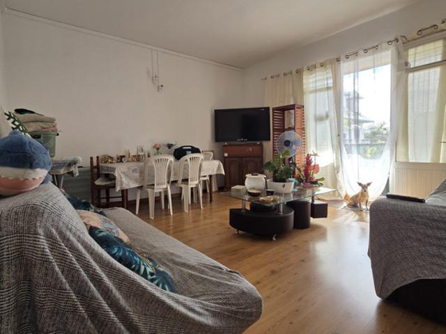 SAINT DENIS CENTRE – F3 DE 70 M² AU DERNIER ÉTAGE AVEC PARKI