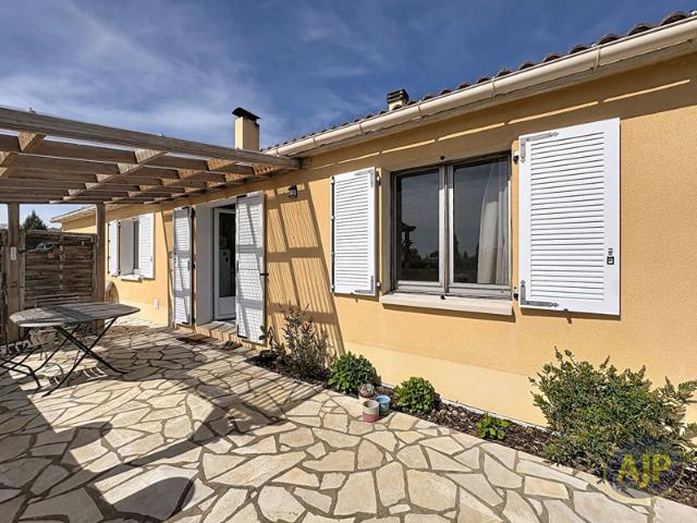 SAINT DENIS DU PAYRE Charmante maison de plain pied 123 m²