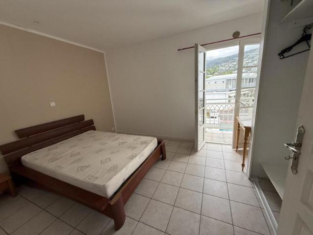 Saint Denis: grand appartement à louer 1187 EUR par mois avec