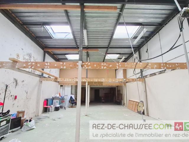 SAINT DENIS LOCAL COMMERCIAL AVEC ENTREPOT