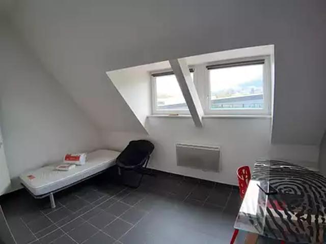 Saint Dié des Vosges 88100 Location appartement 1 pièce t1 au dernier étage piscine