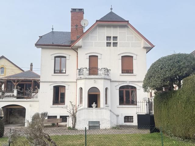 Saint Dié des Vosges Maison de ville de caractère des années 1930 133 m2 Terrain de 718 m2