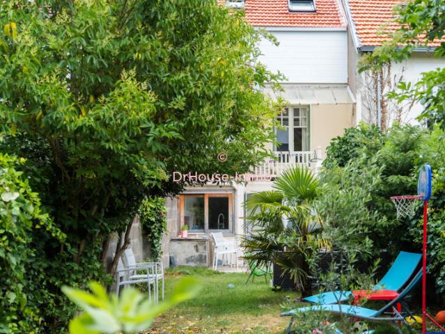 Saint Donatien Maison de charme avec joli jardin arboré et atmosphère unique