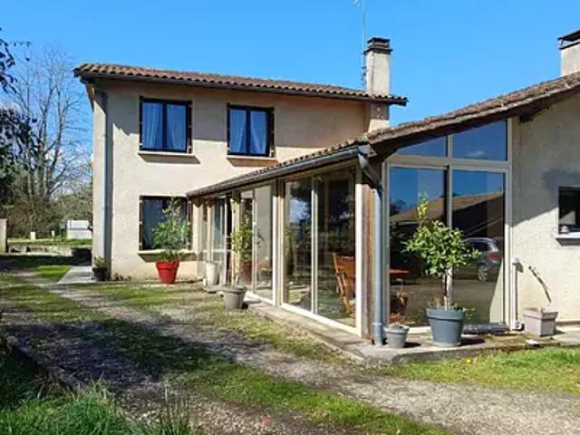 Saint Emilion 33330 Achat / Vente maison 8 pièces t8 au dernier étage parking