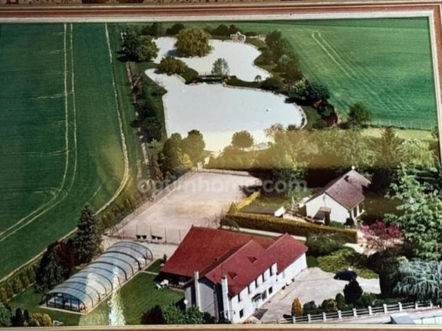 SAINT ESCOBILLE. PROPRIETE AVEC UNE Maison à vendre 8 pièces. GARAGE ET UN ETANG. 20 MN DE DOURDAN