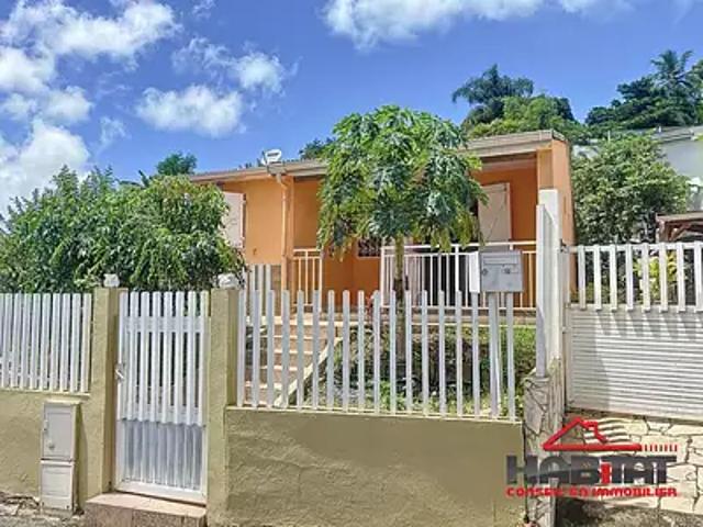 Saint Esprit 97270 Location maison 4 pièces t4 terrasse parking