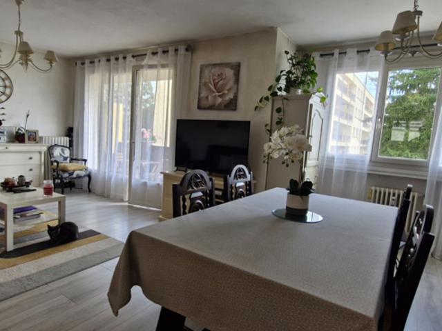 Saint Etienne Appartement de type F2 59m2 avec garage et 2 c