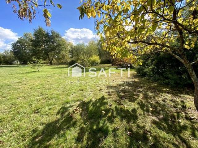 Saint Étienne de Tulmont Terrain constructible de 956 m² – Plat – Commodités à pied