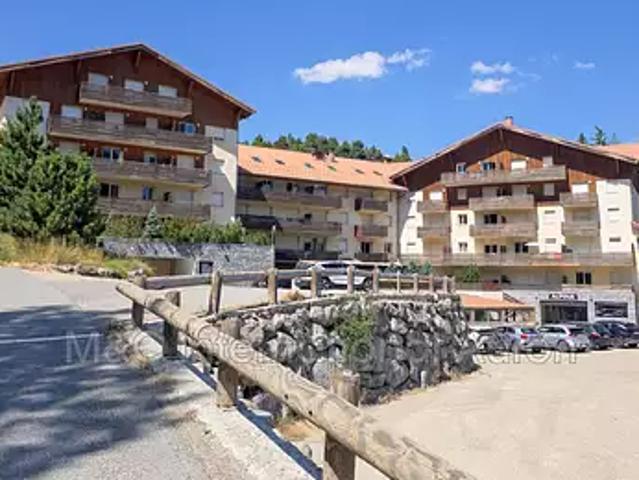 Saint Etienne de Tinée 06660 Achat / Vente appartement 2 pièces t2 au dernier étage piscine