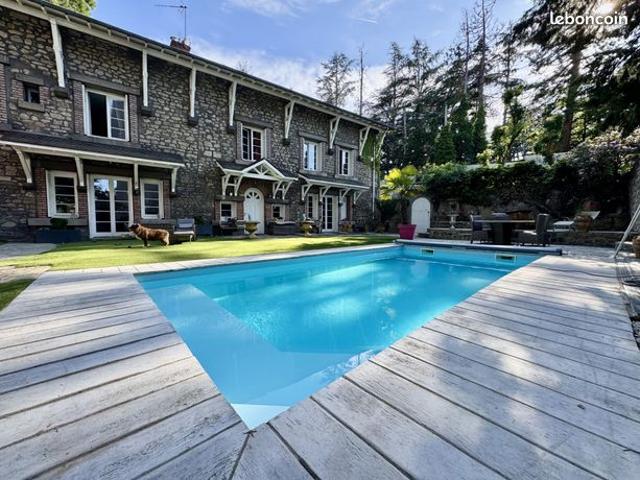 Saint Etienne / Fauriel Demeure d'exception 300m2 dans parc avec piscine
