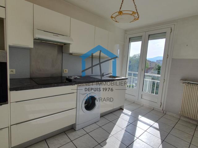 SAINT ETIENNE LA RICHELANDIERE F4 de 77.18 m2 au 4ème avec ascenseur, une cave et un garage