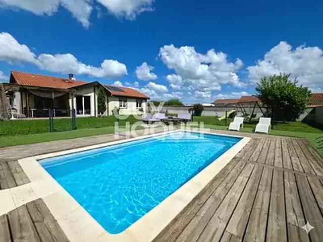 Saint Etienne le Molard 42130 Achat / Vente maison 6 pièces t6 au dernier étage piscine