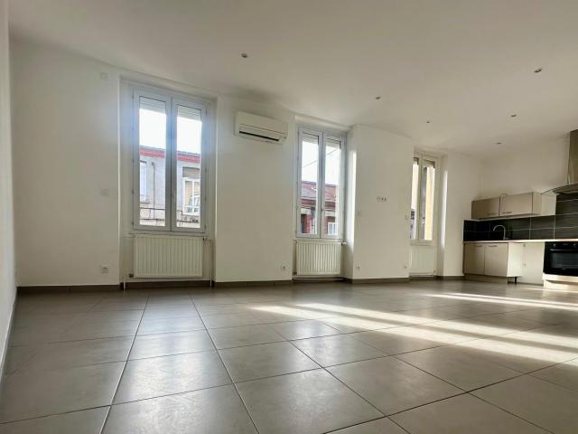 SAINT ETIENNE Villeboeuf secteur St Michel appartement T3 75 m2 env en bon état