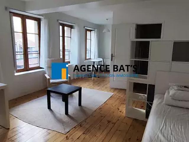 Saint Étienne 42000 Location appartement 1 pièce t1 au dernier étage