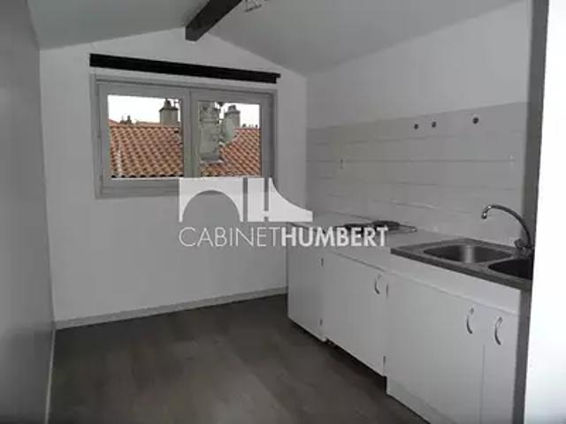 Saint Étienne 42000 Location appartement 1 pièce t1 au dernier étage