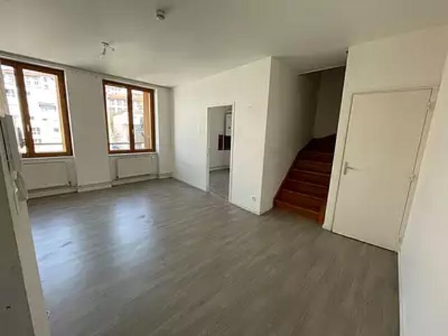 Saint Étienne 42000 Location appartement 3 pièces t3 au dernier étage