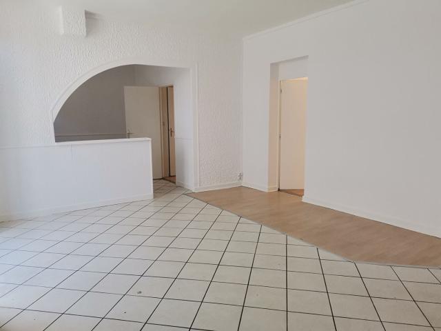 SAINT ETIENNE/PROX ST FRANCOIS/66 Rue de la richelandière Appartement 3 pièce s + cuisine