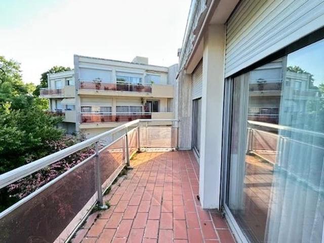 Saint Exupéry Appartement T2 en dernier étage avec GRAND B