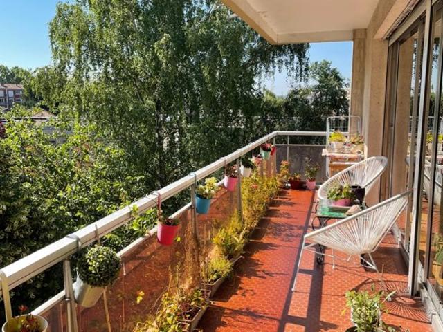 Saint Exupéry Bel appartement T3 de 101 m2 avec terrasse e