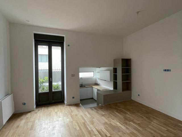 Saint Fons: Centre ville appartement de type 2