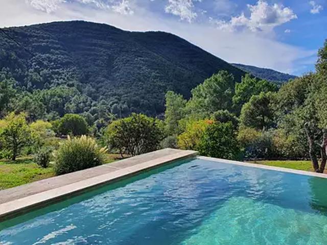 Saint Florent sur Auzonnet 30960 Achat / Vente maison 14 pièces t14 au dernier étage piscine