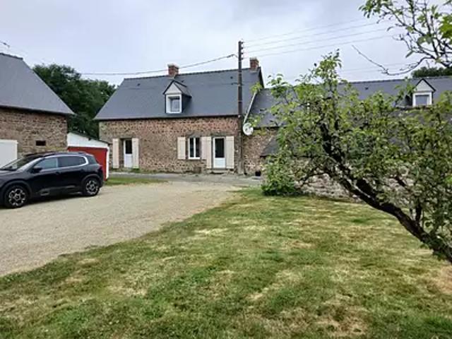 Saint Fraimbault de Prières 53300 Location maison 6 pièces t6 terrasse