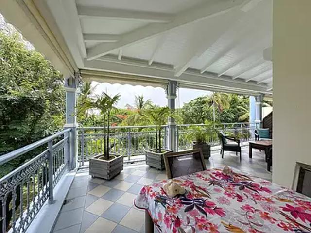 Saint François 97118 Achat / Vente appartement 2 pièces t2 au dernier étage piscine
