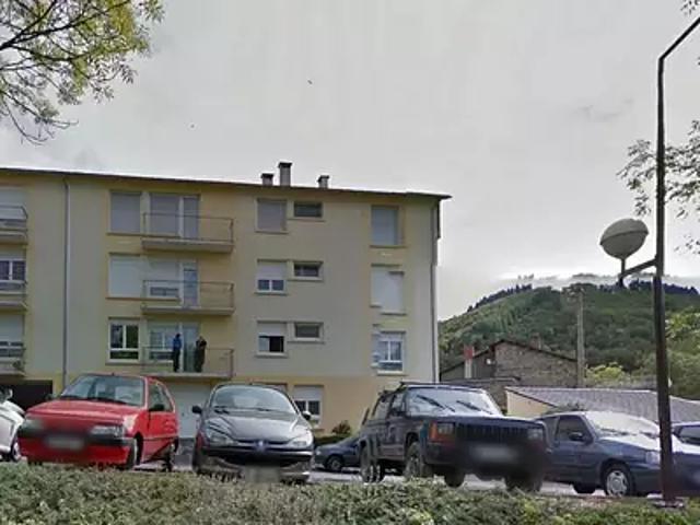 Saint Geniez d'Olt et d'Aubrac 12130 Location appartement 4 pièces t4 cave balcon