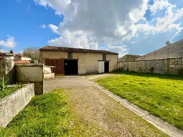 Saint Genis de Saintonge 17240 Achat / Vente parking