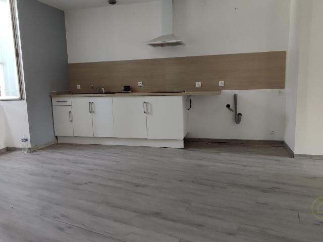 Saint Genis de Saintonge Vente Immeuble 17