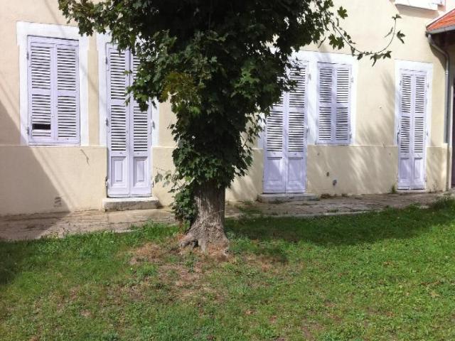 SAINT GENIS LAVAL 43 rue des Collonges Dans une.