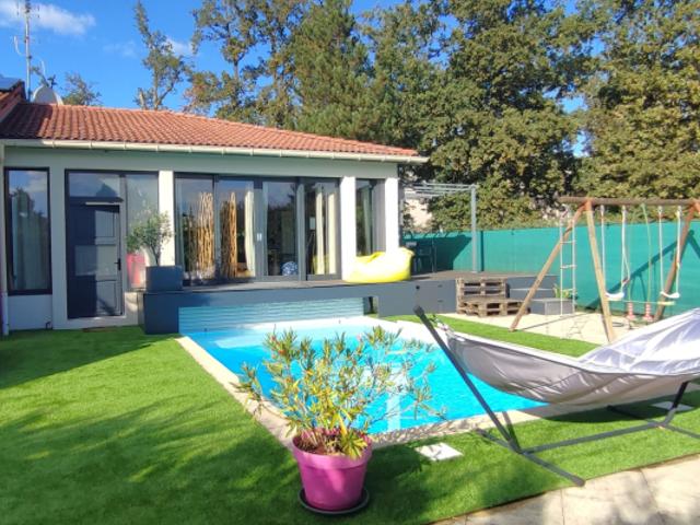 SAINT GENIS LES OLLIERES MAISON T6 PLAIN PIED avec piscine a