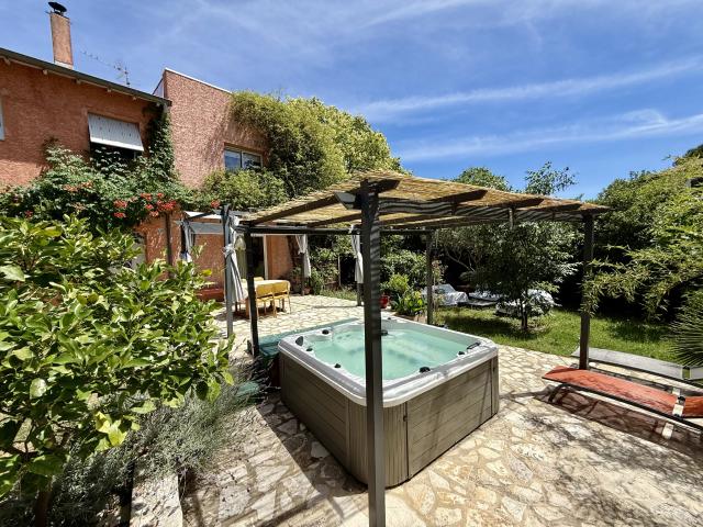 SAINT GEORGES D’ORQUES Grande maison familiale avec jardin arboré et potentiel indépendant