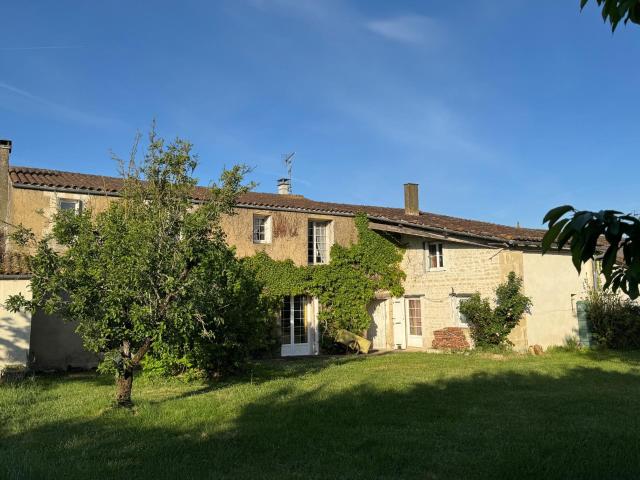 Saint Georges de Longuepierre Vente Maison 17