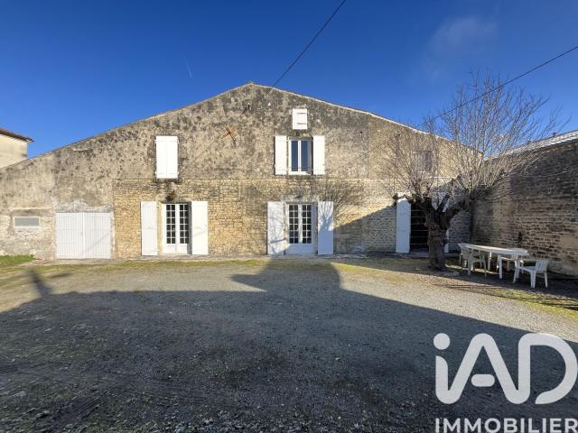 Saint Georges de Longuepierre Vente Maison 17