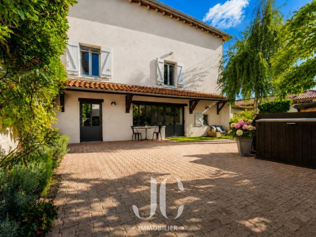 Saint Georges de Reneins Maison familiale de charme avec piscine 220 m2 5 chambres