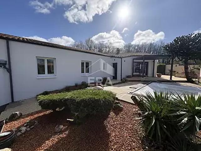 Saint Georges des Coteaux 17810 Achat / Vente maison 7 pièces t7 piscine parking