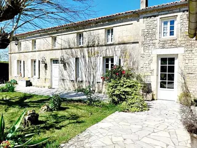 Saint Germain de Lusignan 17500 Achat / Vente maison 9 pièces t9 terrasse