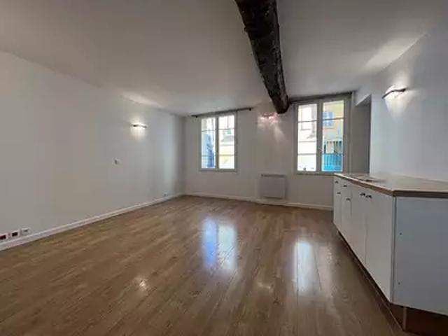 Saint Germain en Laye 78100 Location appartement 1 pièce t1 au dernier étage