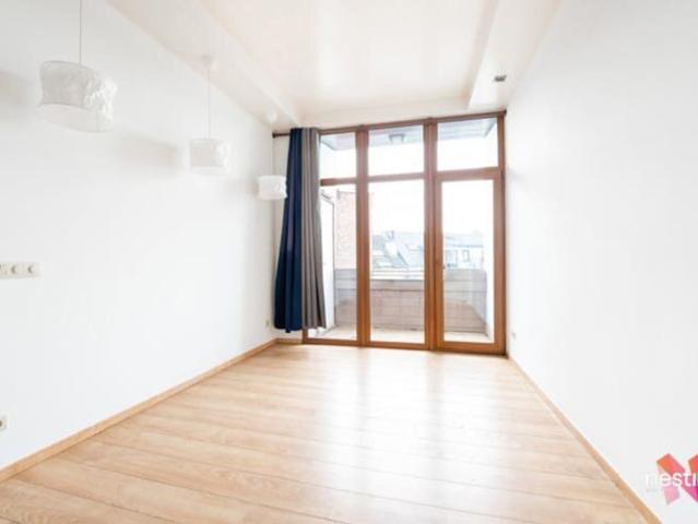 Saint Gilles 2 bedroom apartment + balconies
