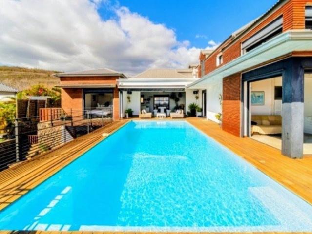 Saint Gilles les Bains– Villa d'Exception avec Vue Océan