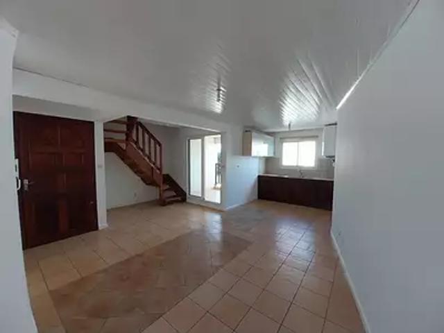 Saint Gilles les Bains 97434 Location appartement 3 pièces t3 au dernier étage
