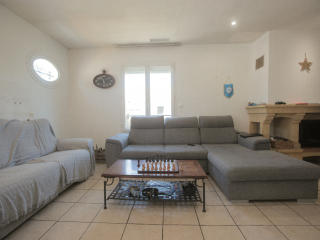 SAINT GILLES VILLA PLAIN PIED AVEC PISCINE