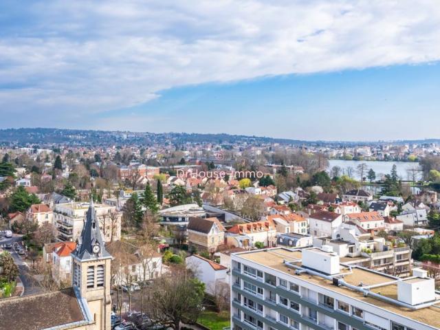 NOUVEAU PRIX ! Bien de standing ! Saint Gratien Bel appartement en duplex avec grande terrasse avec vue magnifique !