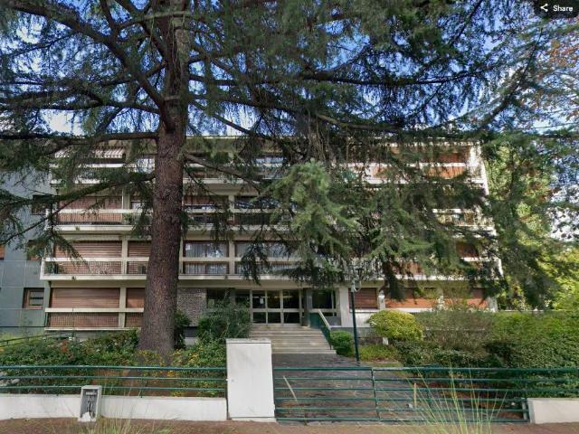 SAINT GRATIEN F1 AVEC BALCON CAVE BOX ET 2 PLACES DE PARKING