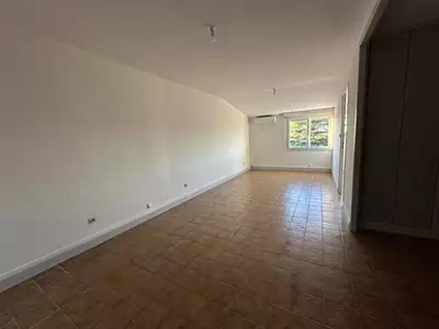 Saint Hilaire de Brethmas 30560 Location appartement 2 pièces t2 au dernier étage