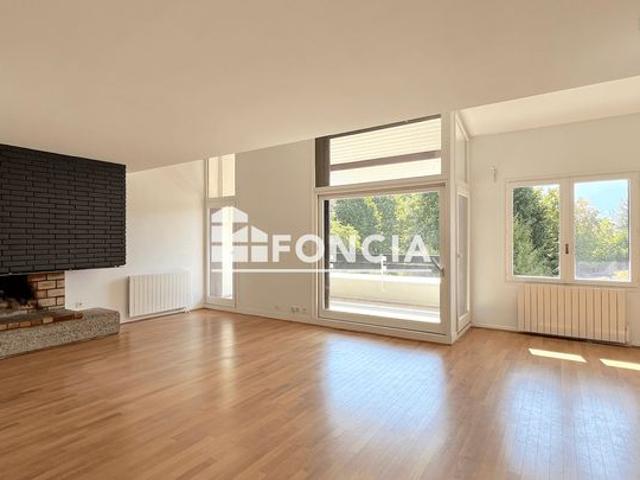 SAINT ISMIER Magnifique appartement duplex en dernier étage avec piscine