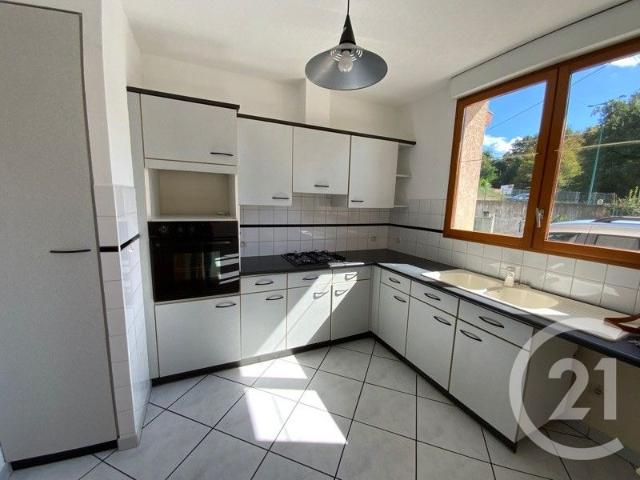 SAINT JEAN BONNEFONDS Découvrez cet appartement 4 pièces entièrement.