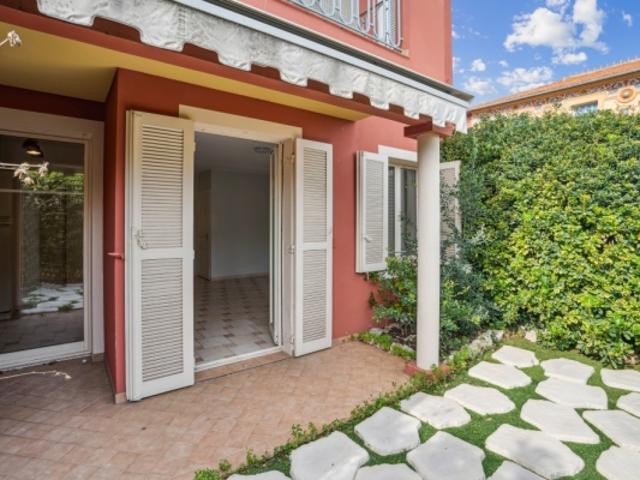 SAINT JEAN CAP FERRAT 3 PIECES DE 61M² A VENDRE TERRASSE DE 41M² PROCHE DES PLAGES ET TOUTES COMMODITES A PIED CAVE EXPOSITION EST OUEST